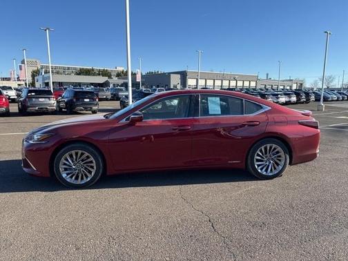 2022 Lexus ES 300h Ultra Luxury