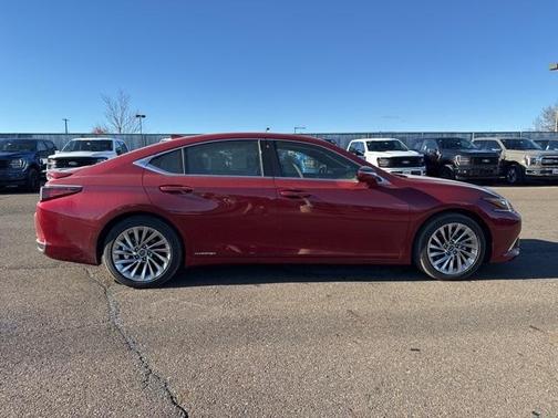 2022 Lexus ES 300h Ultra Luxury