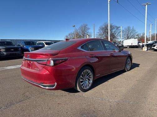 2022 Lexus ES 300h Ultra Luxury