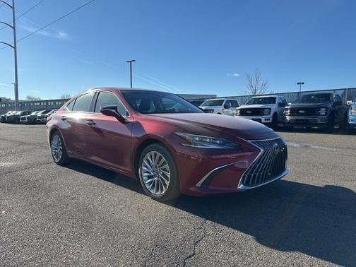 2022 Lexus ES 300h Ultra Luxury