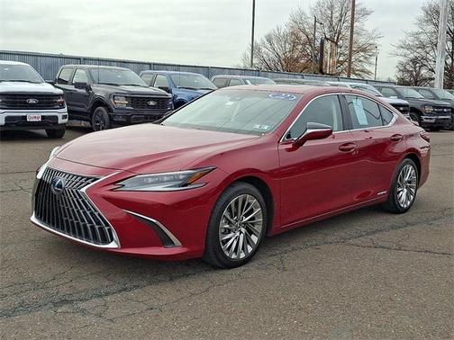 2022 Lexus ES 300h Ultra Luxury