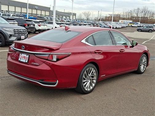 2022 Lexus ES 300h Ultra Luxury