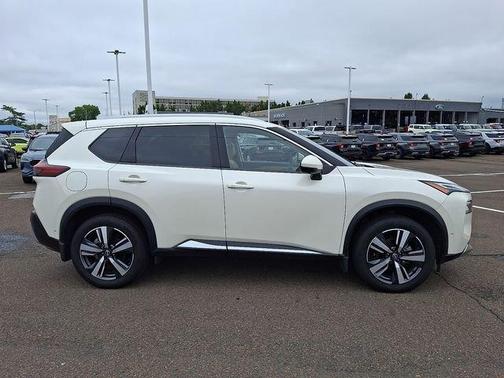 White 2023 Nissan Rogue Platinum
