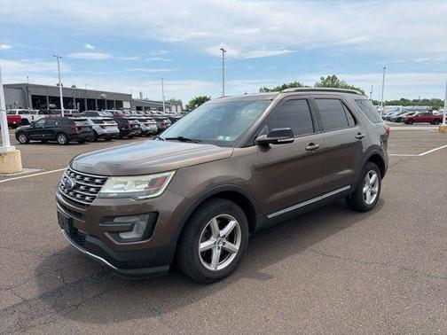 Caribou Metallic 2016 Ford Explorer XLT