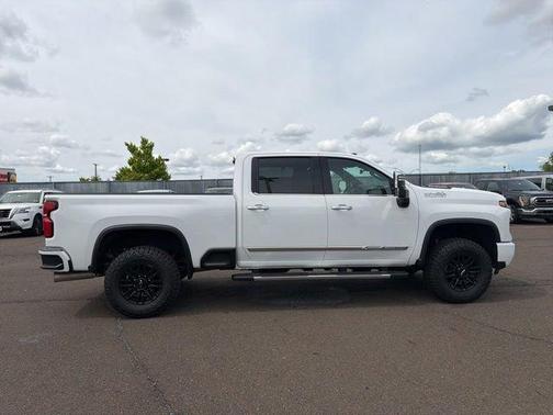 Summit White 2024 Chevrolet Silverado 3500 High Country