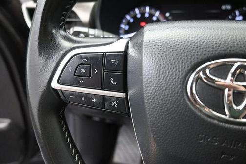 Magnetic Gray Metallic 2024 Toyota Highlander LE