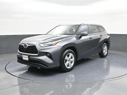 Magnetic Gray Metallic 2024 Toyota Highlander LE