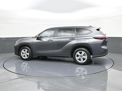Magnetic Gray Metallic 2024 Toyota Highlander LE
