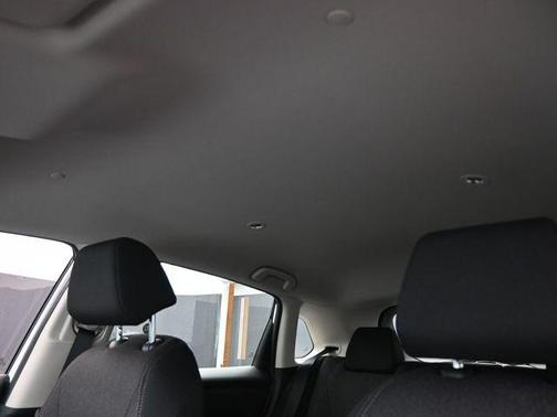 Platinum White Pearl 2026 Honda HR-V LX