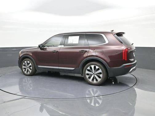 Sangria 2022 Kia Telluride EX