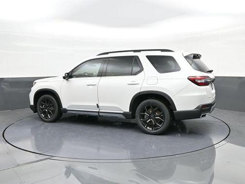 Platinum White Pearl 2025 Honda Pilot Touring 8-Passenger