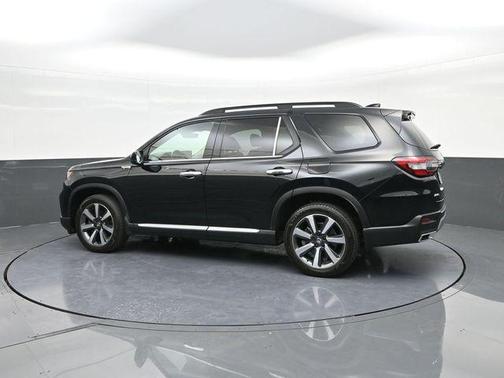 Crystal Black Pearl 2024 Honda Pilot Touring 8-Passenger