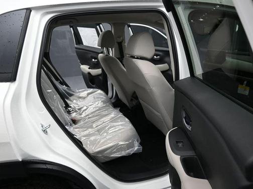 Platinum White Pearl 2026 Honda HR-V LX