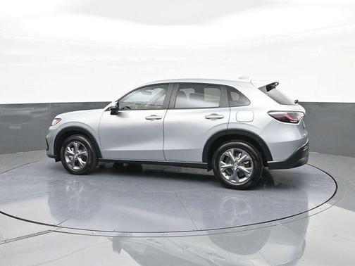Platinum White Pearl 2026 Honda HR-V LX