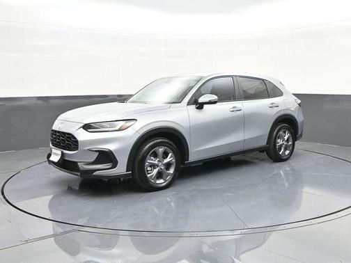 Platinum White Pearl 2026 Honda HR-V LX