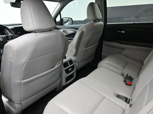 Lunar Silver Metallic 2021 Honda Pilot 2WD EX-L