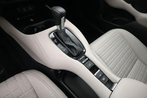 Platinum White Pearl 2027 Honda HR-V LX