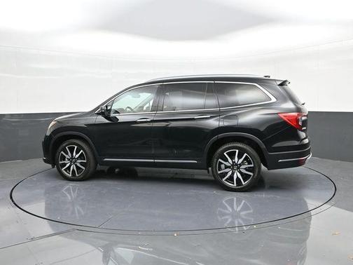 Crystal Black Pearl 2021 Honda Pilot Touring 8-Passenger