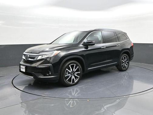 Crystal Black Pearl 2021 Honda Pilot Touring 8-Passenger
