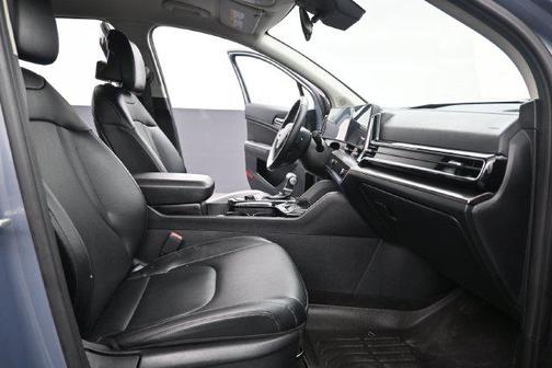 Everlasting Silver 2025 Kia Sportage EX