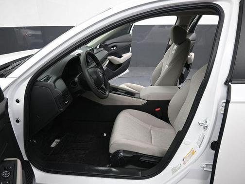 Platinum White Pearl 2025 Honda Accord LX 1.5T