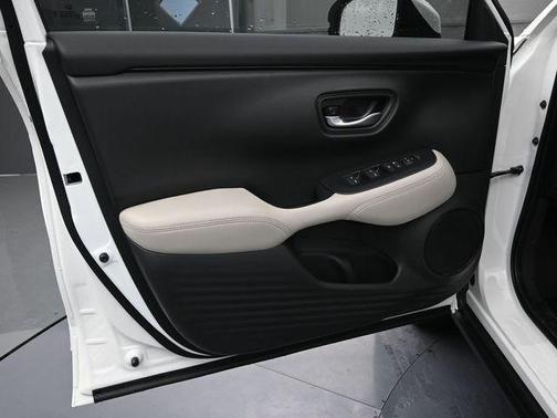 Platinum White Pearl 2026 Honda HR-V LX