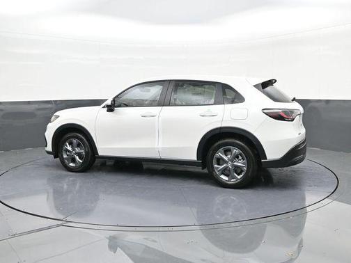 Platinum White Pearl 2026 Honda HR-V LX