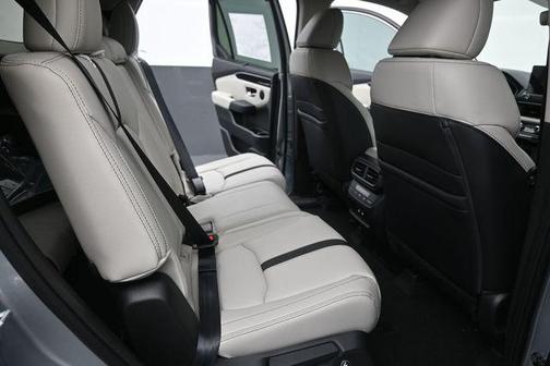 Solar Silver Metallic 2026 Honda Pilot EX-L