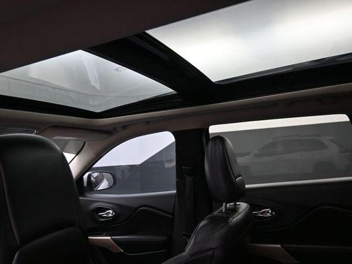 Bright White Clearcoat 2018 Jeep Cherokee Limited