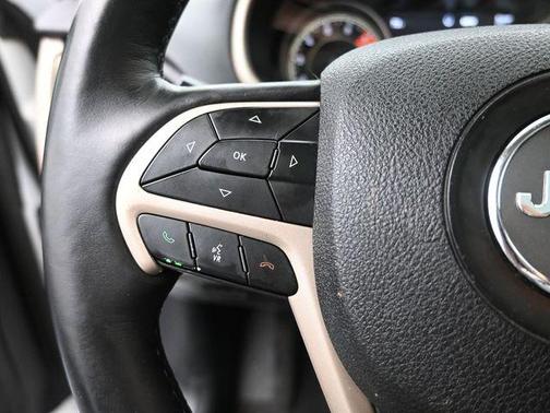 Bright White Clearcoat 2018 Jeep Cherokee Limited