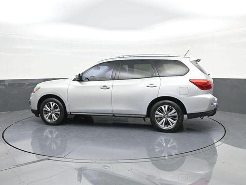 Brilliant Silver Metallic 2017 Nissan Pathfinder SV