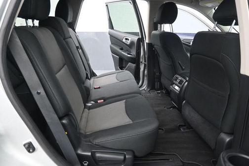 Brilliant Silver Metallic 2017 Nissan Pathfinder SV