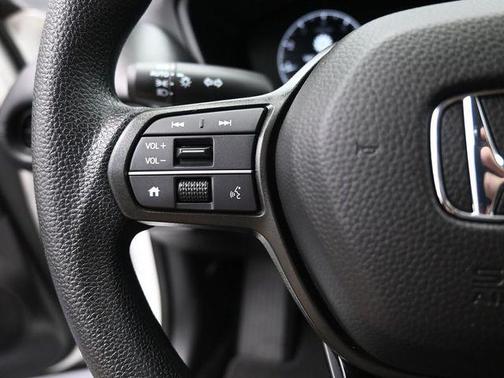 Platinum White Pearl 2026 Honda HR-V LX