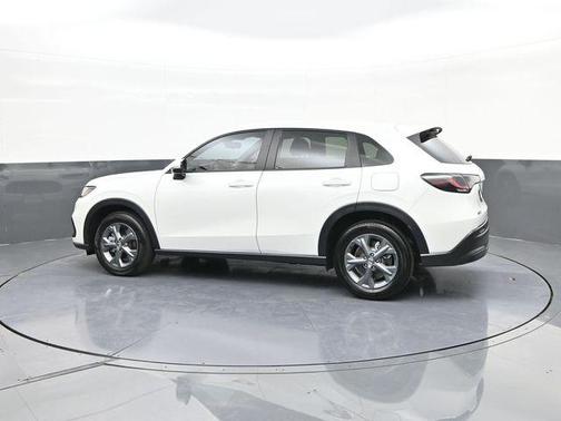 Platinum White Pearl 2026 Honda HR-V LX