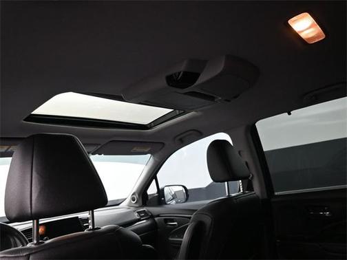 2022 Honda Pilot Touring 8-Passenger