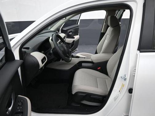 Platinum White Pearl 2026 Honda HR-V LX