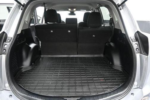 Silver Sky Metallic 2018 Toyota RAV4 LE