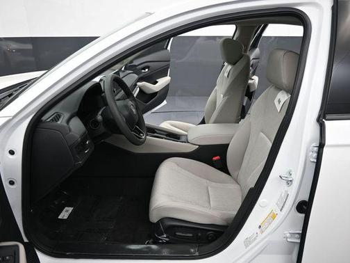 Platinum White Pearl 2025 Honda Accord SE