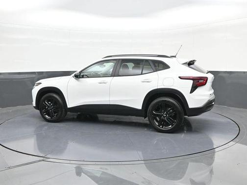Summit White 2026 Chevrolet Trax FWD ACTIV