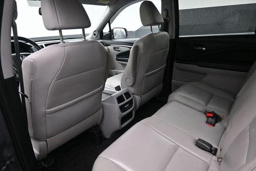 Modern Steel Metallic 2017 Honda Pilot EX-L