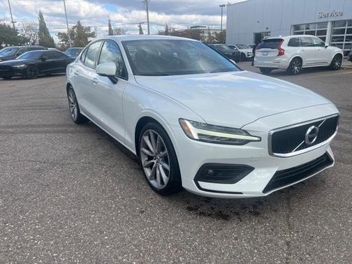 2021 Volvo S60 T6 Momentum