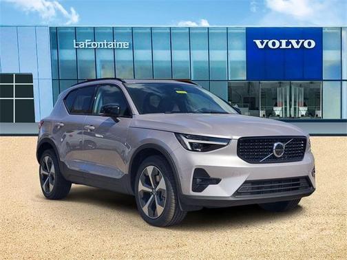 2026 Volvo XC40 B5 Plus