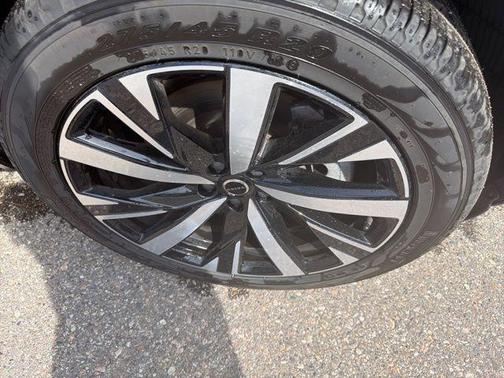 Mulberry Red 2026 Volvo XC90 B5 Core