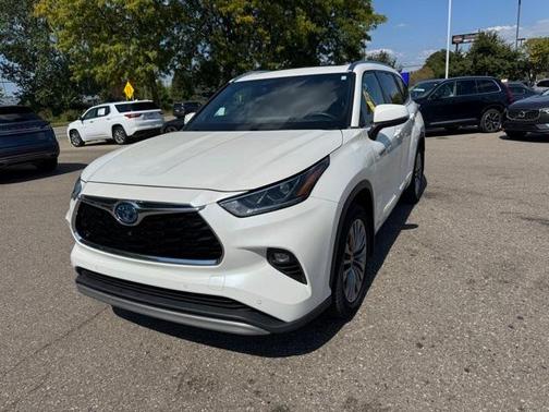 2021 Toyota Highlander Hybrid Platinum