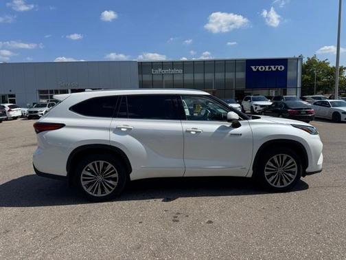 2021 Toyota Highlander Hybrid Platinum