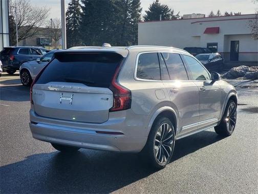 2025 Volvo XC90 B5 Plus