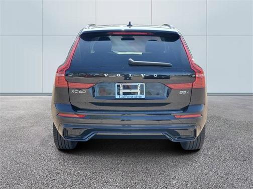 2025 Volvo XC60 B5 Ultra