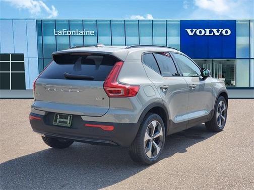2026 Volvo XC40 B5 Plus