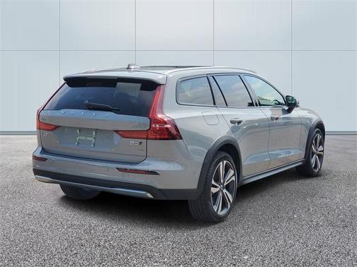 2025 Volvo V60 Cross Country B5 Plus