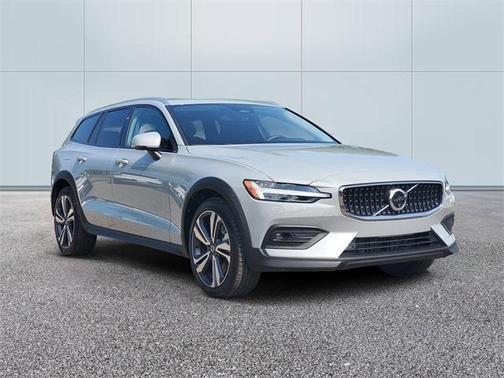 2025 Volvo V60 Cross Country B5 Plus